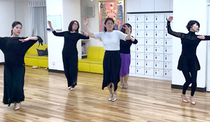 大阪の社交ダンス教室 鳥居ダンススクール 初心者からプロ養成まで幅広く 親切丁寧にレッスンいたします 只今 無料体験レッスン受付中